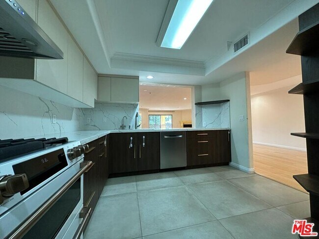 Building Photo - 2435 Florencita Dr W