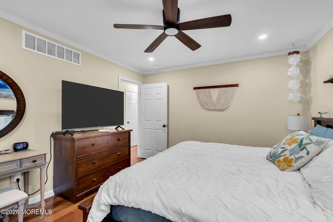 Building Photo - 1733 Melrose Ave