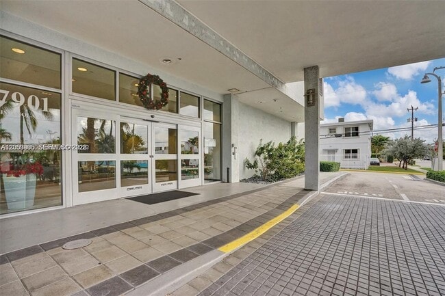 Building Photo - 7901 Hispanola Ave