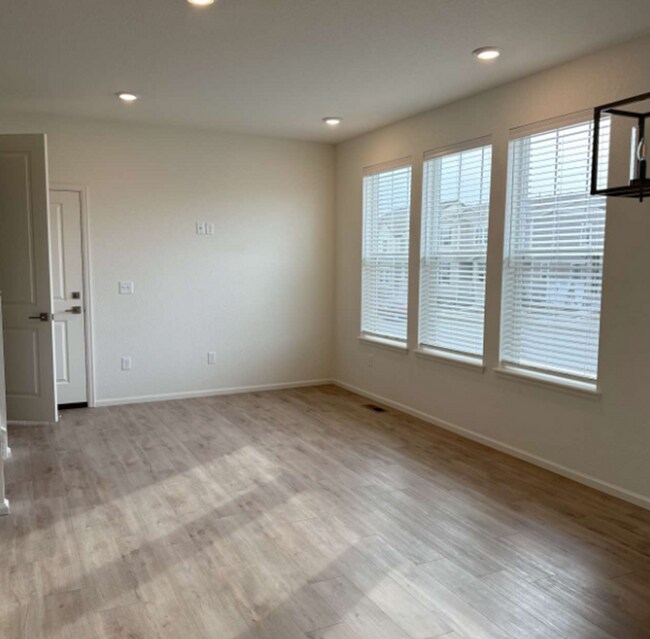 Building Photo - 450 Canadian Crossing Dr