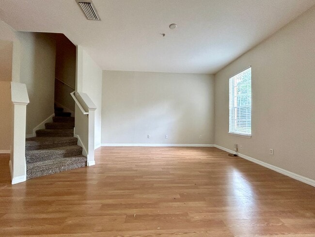Building Photo - Beautiful Townhome in Lake Nona