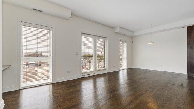 Building Photo - 3229 S Halsted St