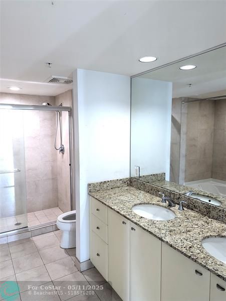 Building Photo - 600 W Las Olas Blvd