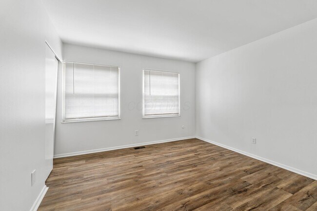 Building Photo - 106 Tarryton Ct E