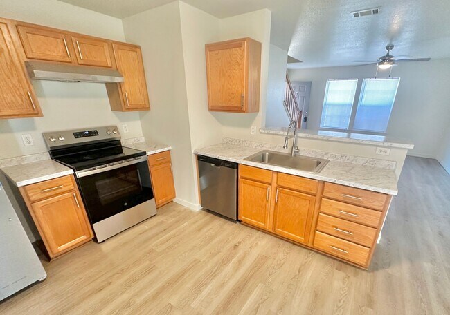 Building Photo - NEW IN MANAGEMENT - RENOVATED UNIT