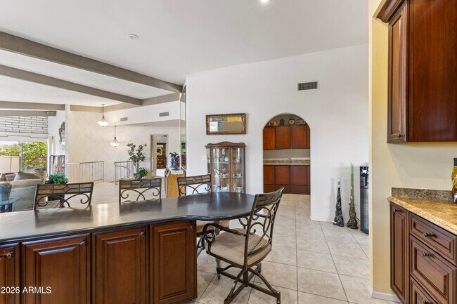 Building Photo - 322 N Cleopatra St