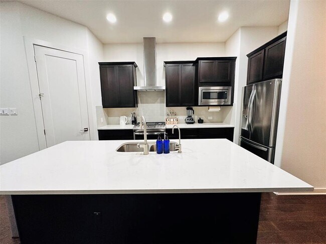 Building Photo - 1336 Westborough Ln