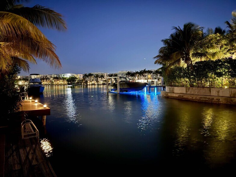 Building Photo - 7610 Bayside Ln