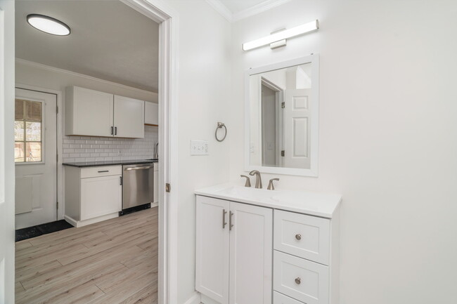 Building Photo - 331 Sarvis Dr