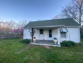 Building Photo - Convenient 2BR Rental Near Amenities: Your Ideal Home Awaits!