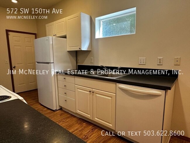 Building Photo - 572 SW 150th Ave