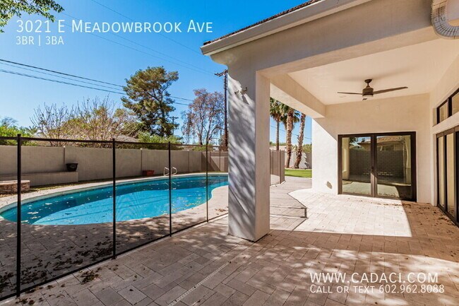 Building Photo - 3021 E Meadowbrook Ave