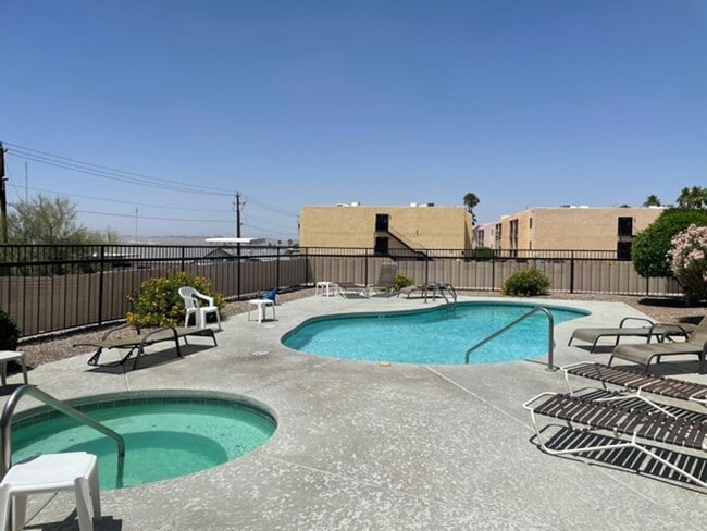 Building Photo - El Condo unit 1 bed, 1 & 3/4 bath