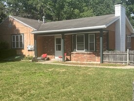 Building Photo - Large Affordable 3-Bed 3-Bath with Yard