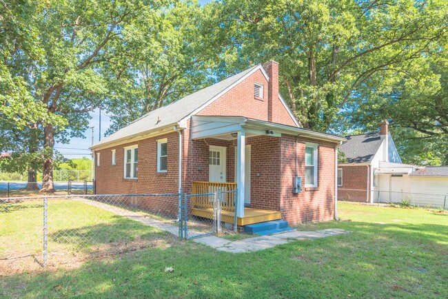 Building Photo - 2 bedroom 1 bathroom