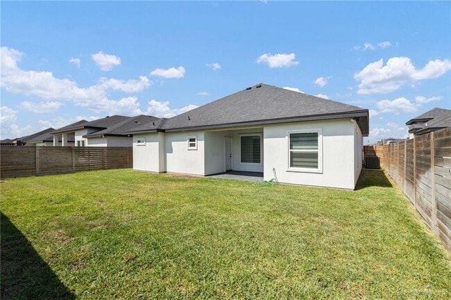 Building Photo - 18 S Peak Dr