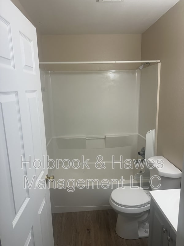 Building Photo - 4531 Boardwalk Dr