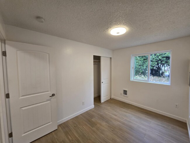 Building Photo - 14505-14505 Woodlawn St SW