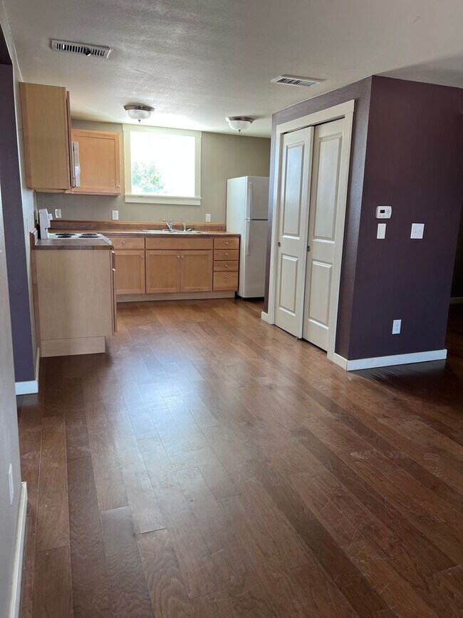 Building Photo - Wells