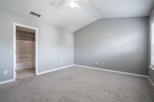 Building Photo - 2302 Towneheights Terrace SE