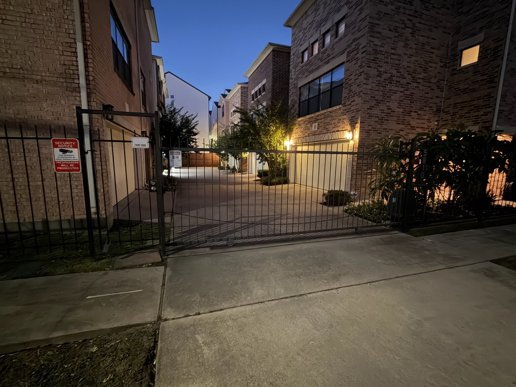 Building Photo - 5810 Darling St