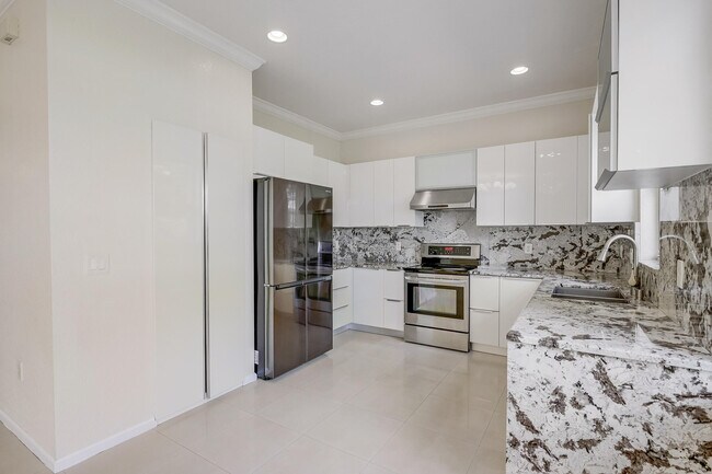Building Photo - 10208 White Water Lily Way