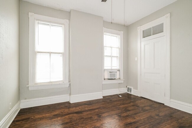 Building Photo - Henrietta Pl