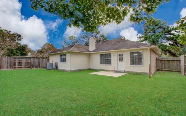 Building Photo - 16218 Hilton Head Ln