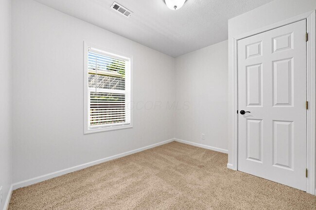 Building Photo - 455 Lakeview Dr