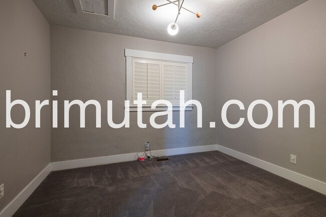 Building Photo - 1367 Thornton Ave