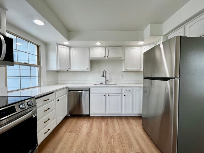 Building Photo - 5204 Roza Hill Dr