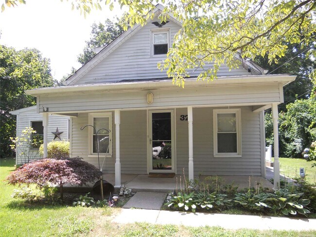 Primary Photo - 32 Cove Dr