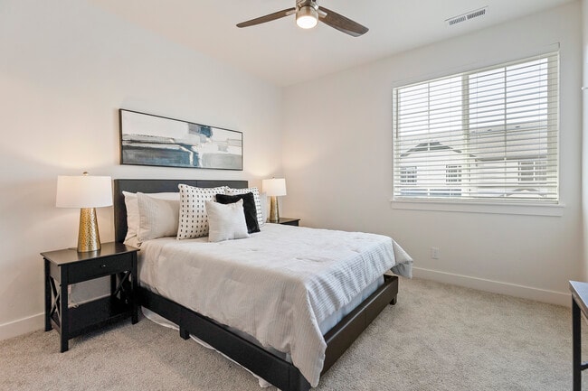 Building Photo - 6226 S Astrantia Ln