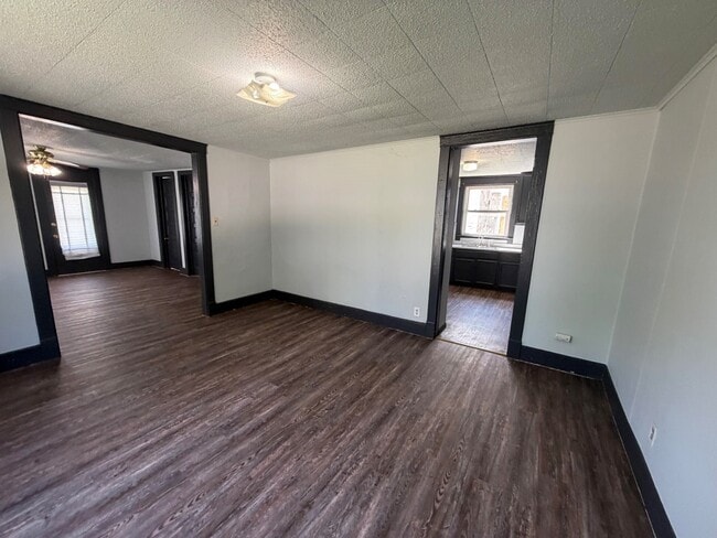 Building Photo - 4 Tillman-