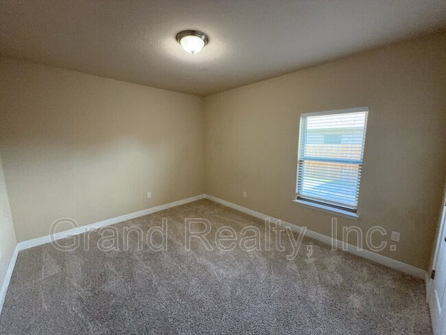 Building Photo - 4818 Dupont Cir