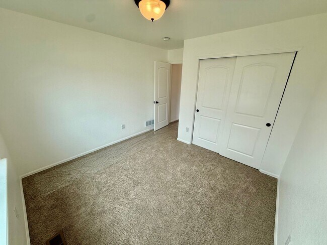 Building Photo - 7545 Back Stretch Dr