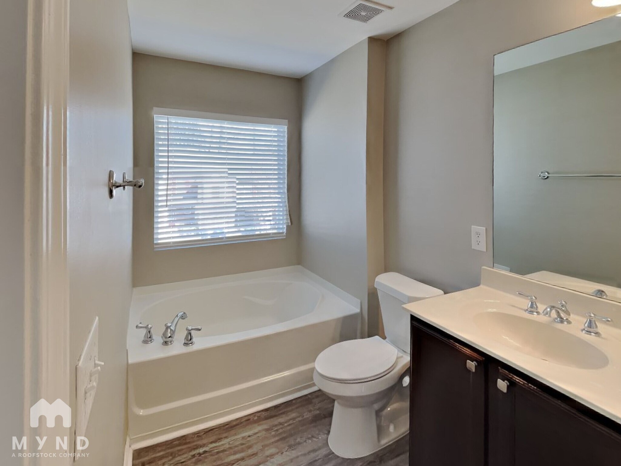 Building Photo - 3316 Fernview Dr