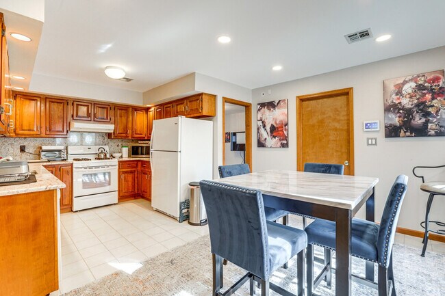 Building Photo - 31 Diane Dr