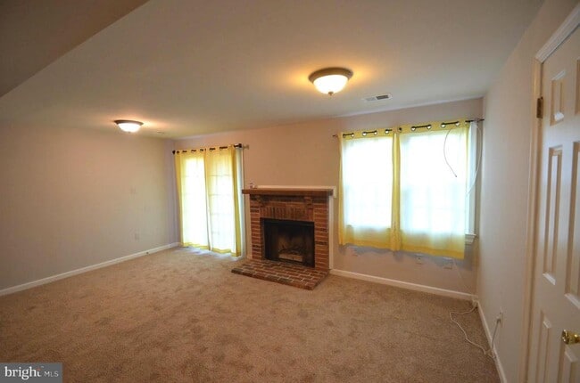 Building Photo - 5748 Lakeside Oak Ln
