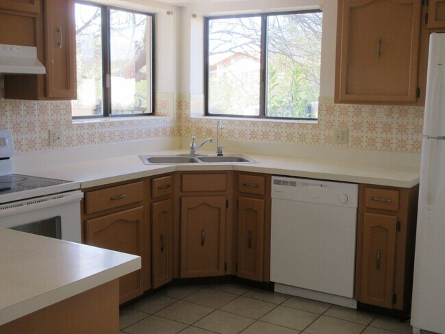 Building Photo - Unfurnished home on acreage