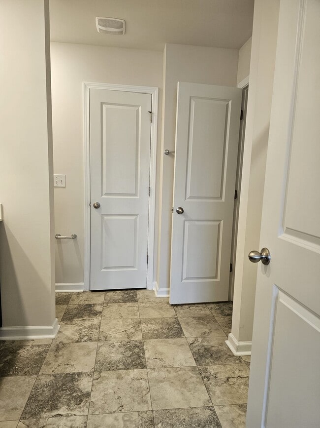 Building Photo - 403 Sea Grit Ct
