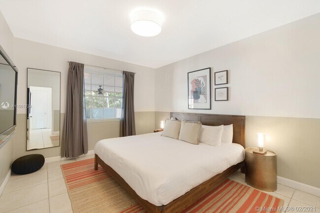 Building Photo - 5943 Biscayne Blvd