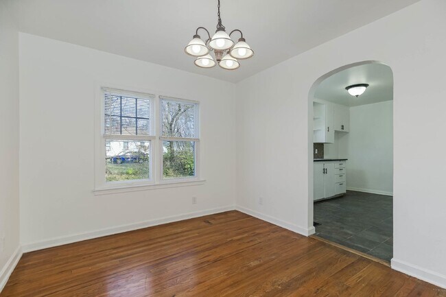 Building Photo - Charming 4-Bedroom Home in Kansas City, MO...