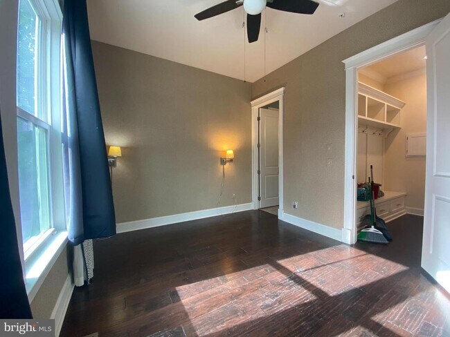 Building Photo - 2163 Potomac River Blvd