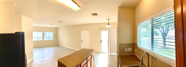 Building Photo - 6222 Settlers Lake Cir E