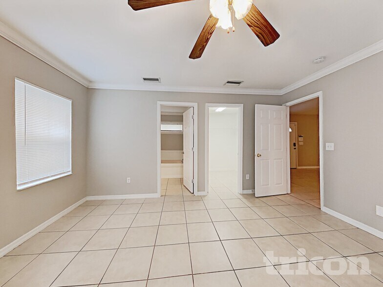 Building Photo - 13210 Maple St