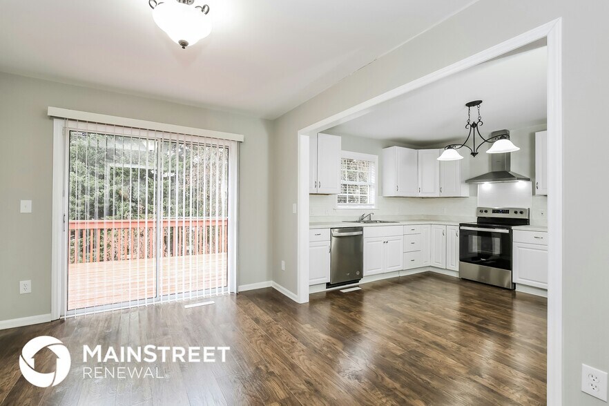 Building Photo - 440 Corbin St