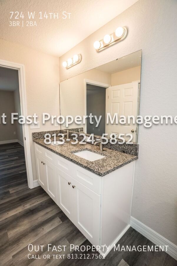 Building Photo - 724 W 14th St