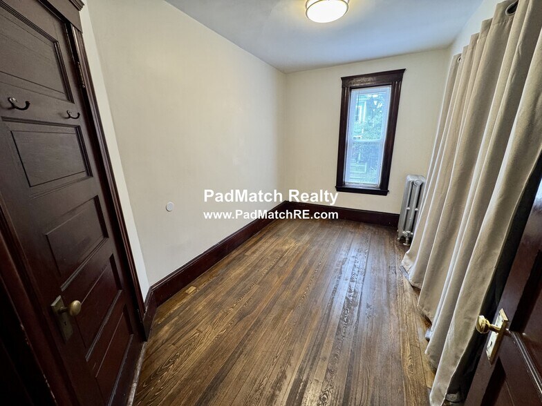 Building Photo - 9 Fairfield St