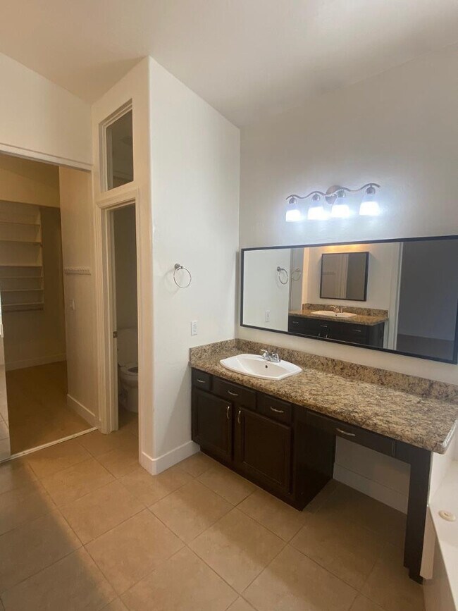 Building Photo - 8122 E Theresa Dr